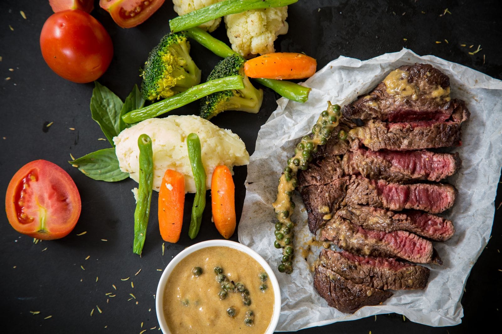 Pieza de carne madurada hecha a la brasa de encina
